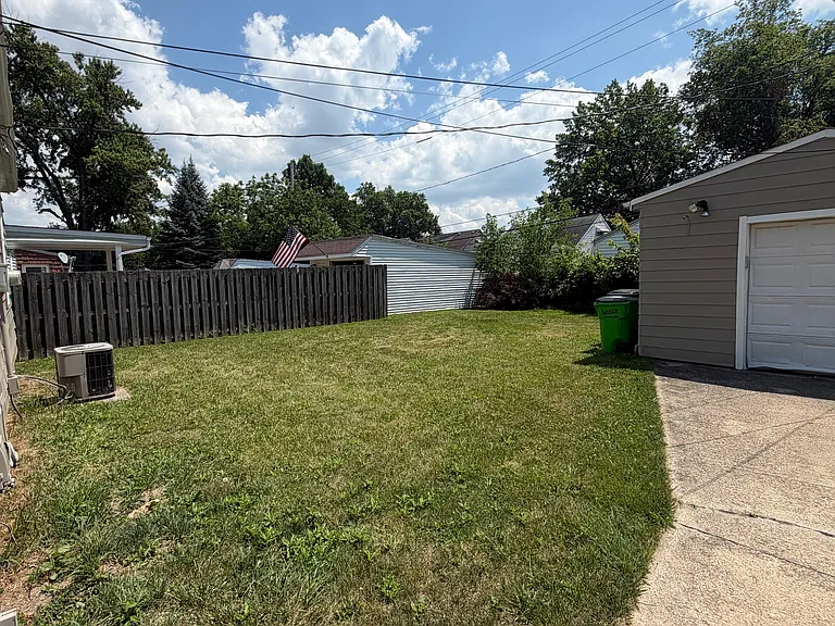 12110 Shady Oak Blvd — Photo 5