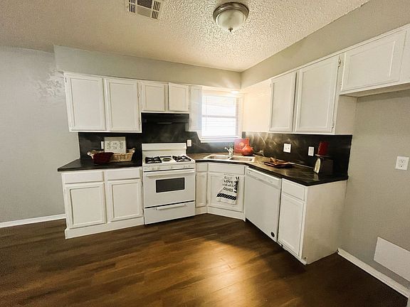 2nd image of 256 NW 80th St #221-90-1