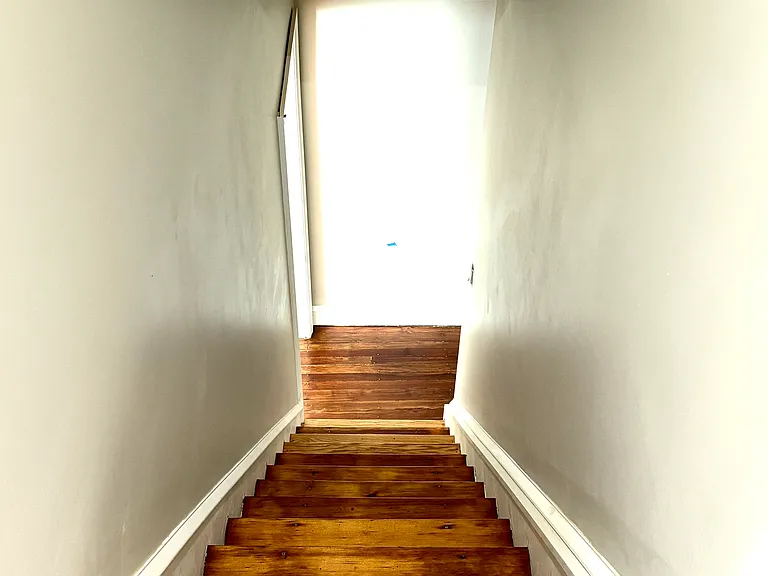 staircase to 2nd floor bedrooms