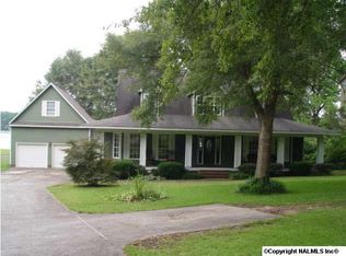 422 Riverton Dr, Rainbow City, AL 35906