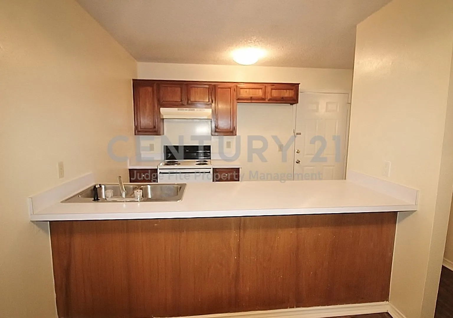 Inviting 2-Story 2/1.5 Townhome in Duncanville For Rent! — Photo 4