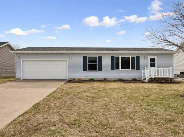 415 7th Ave NW, Dyersville, IA 52040