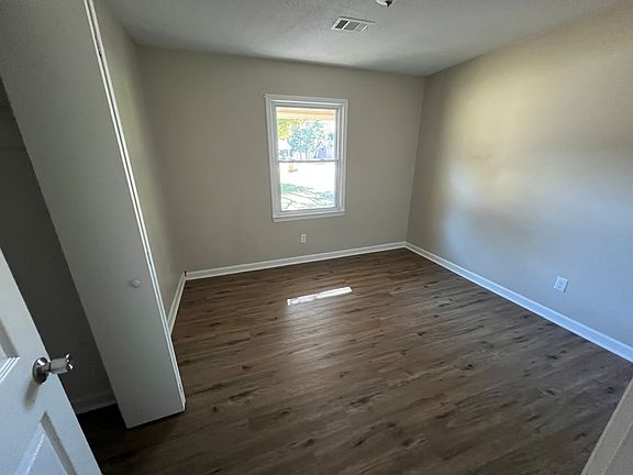 3rd image of 3751 Robinson Dr