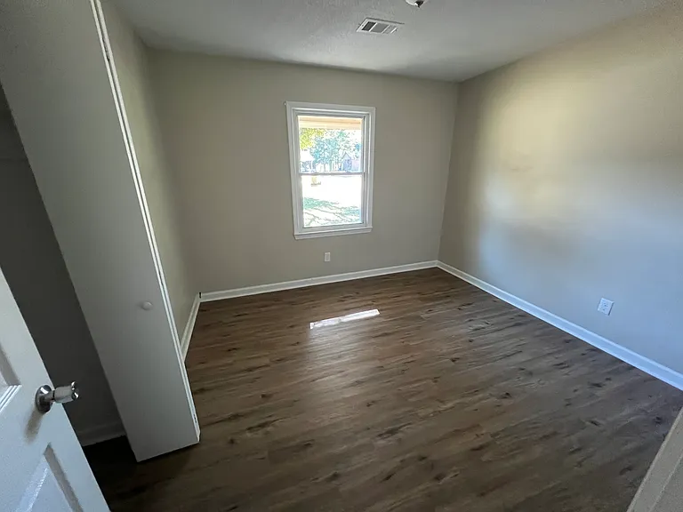 3751 Robinson Dr — Photo 3