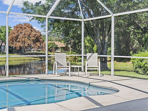 3rd image of 1123 Spring Oak Dr
