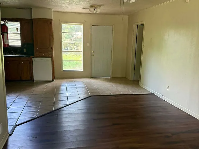 3013 Hazel Cir — Photo 6