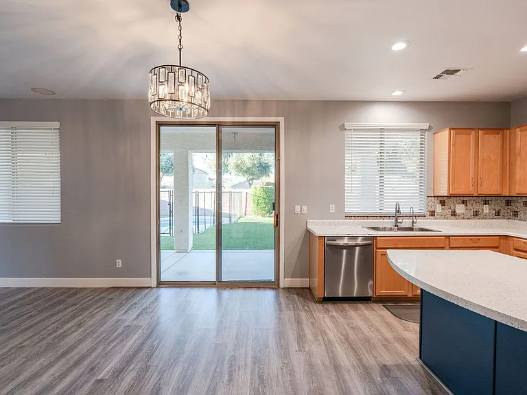 1546 E Nightingale Ln — Photo 11