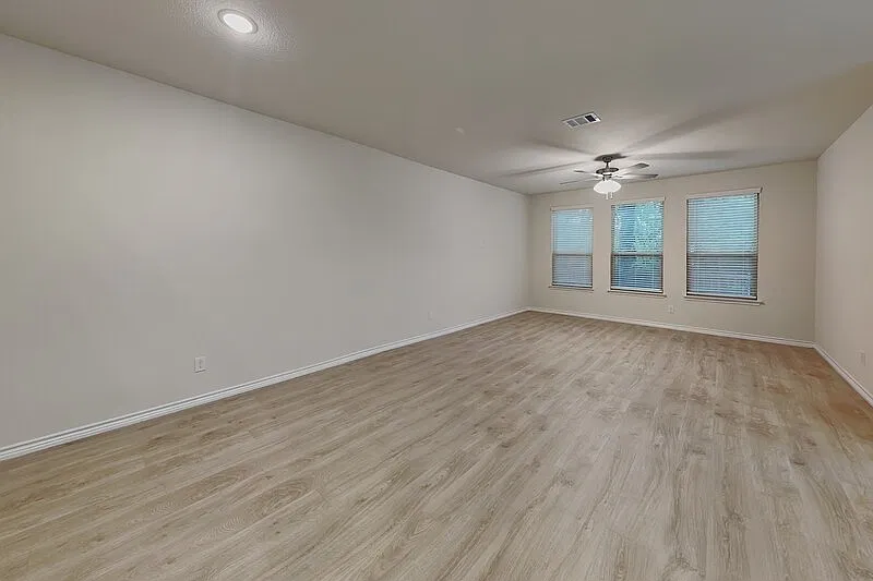 4 bed, 2.5 bath, 2023 sqft, $2,295 — Photo 2