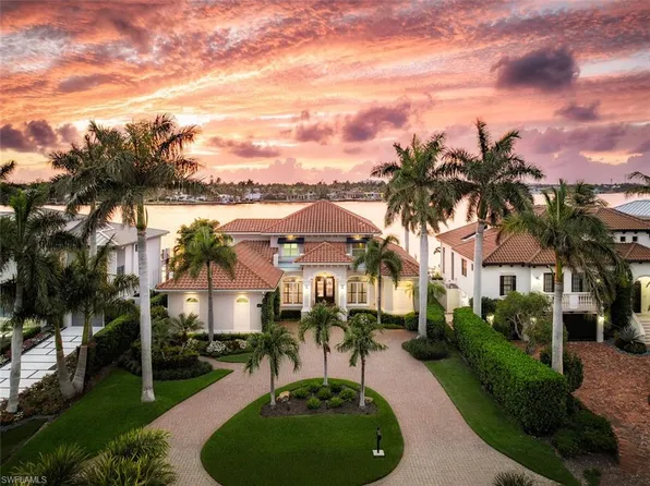 1942 KINGFISH RD, NAPLES, FL 34102
