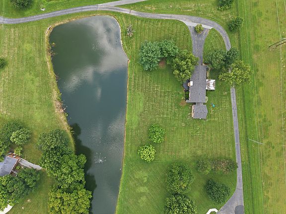 3rd image of 213 Augusta Dr
