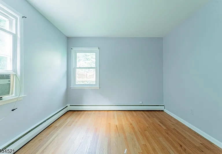 18 Macfarlan Ave — Photo 11