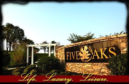 1st image of 5 Oaks Blvd