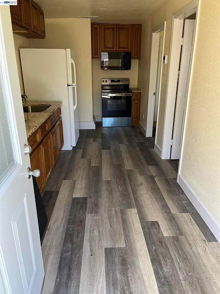 2 bed, 1.0 bath, 450 sqft, $2,695 — Photo 2