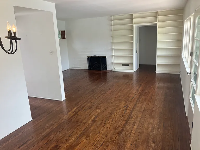 living room w/ front door entry