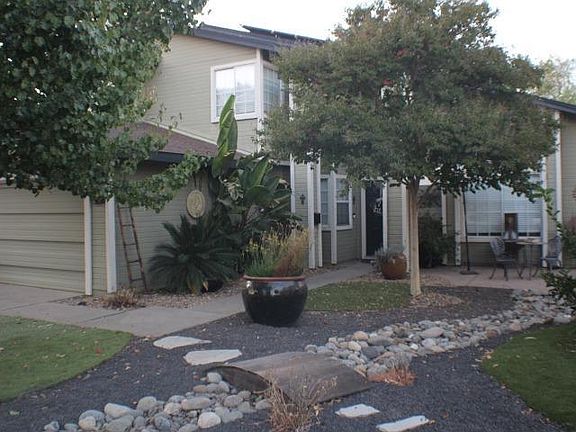 2nd image of 504 Foxhollow Ct