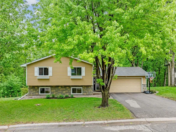 112115 Haering Cir, Chaska, MN 55318