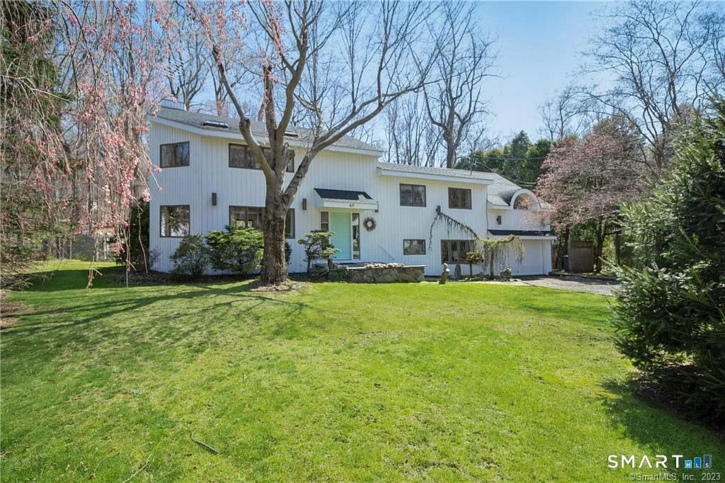 4 bed, 2.0 bath, 2600 sqft, $5,000 — Photo 3