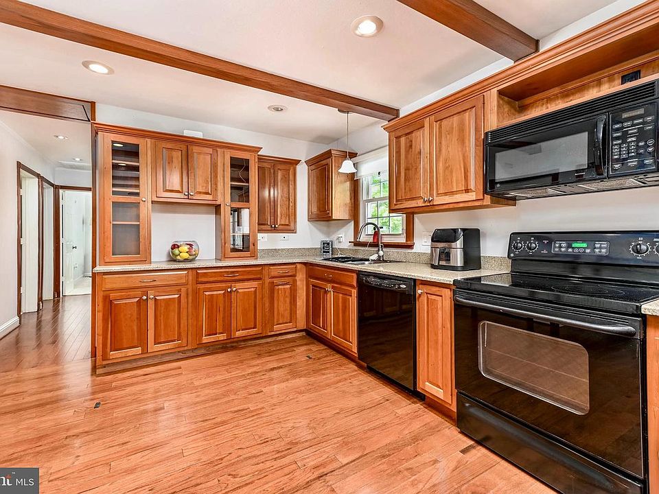 7712 Pine St, Manassas, VA 20111 | Zillow