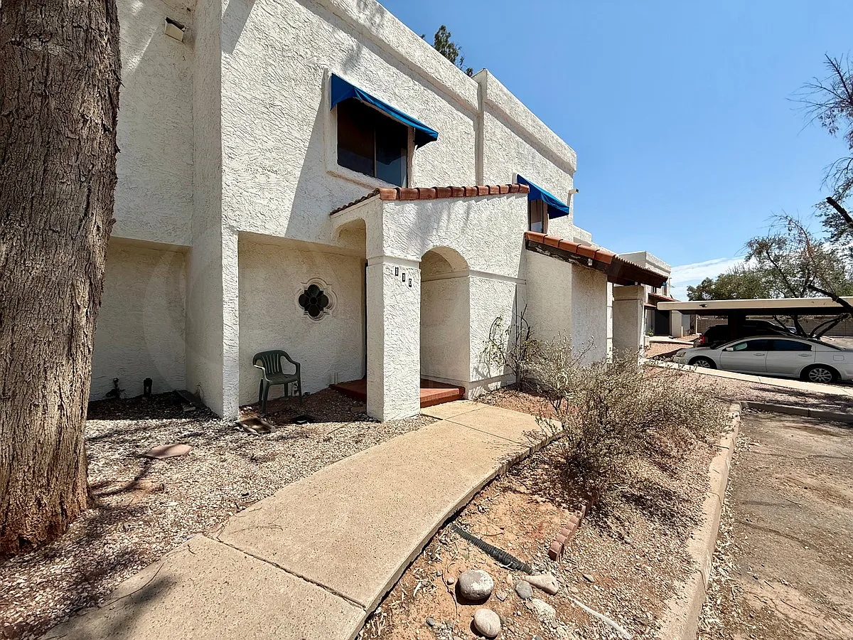 2 bed, 2.5 bath, 1274 sqft, $1,494 — Photo 2