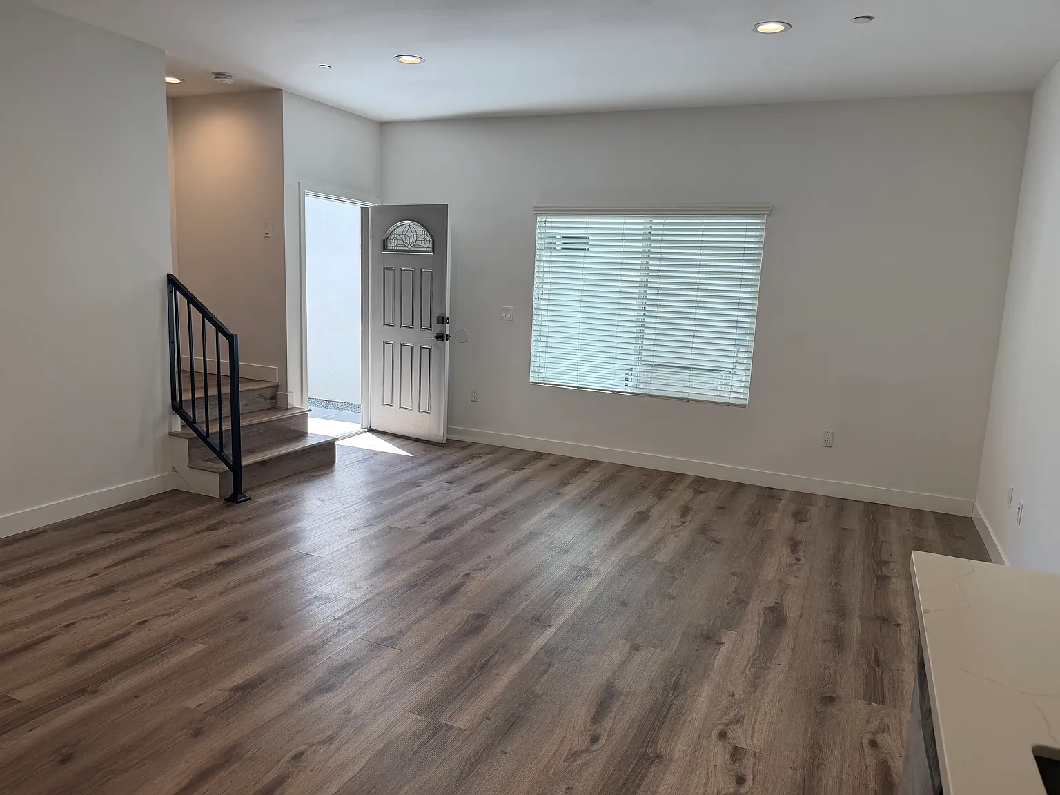 3 bed, 1395 sqft, $3,595 — Photo 3