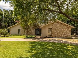 2712 Burlwood Dr, Dalworthington Gardens, TX 76016