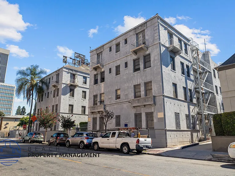 702-708 S Mariposa Ave. — Photo 10