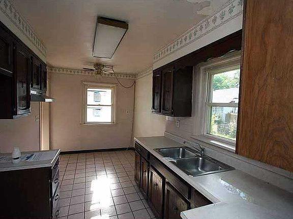 4th image of 2365 Cadie Ave