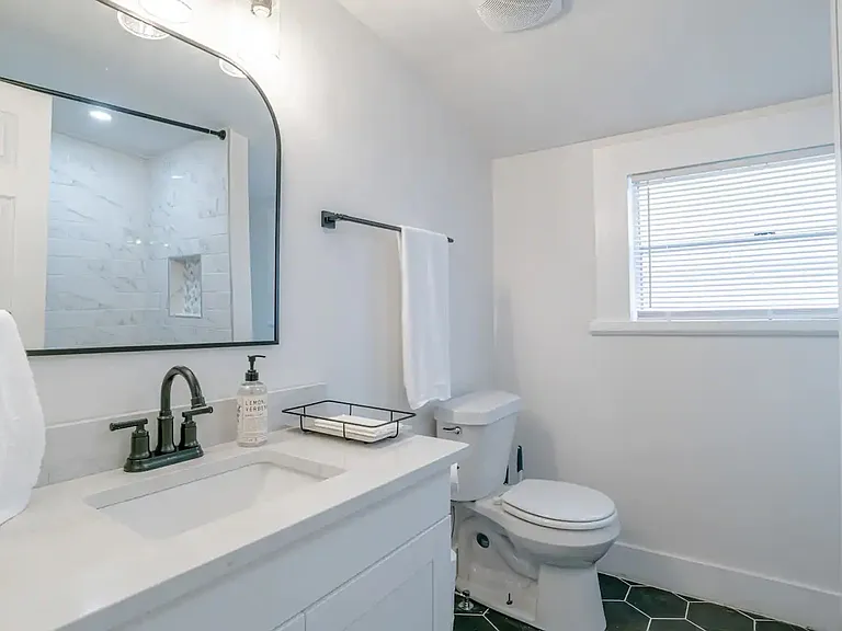 556 Charles St — Photo 7