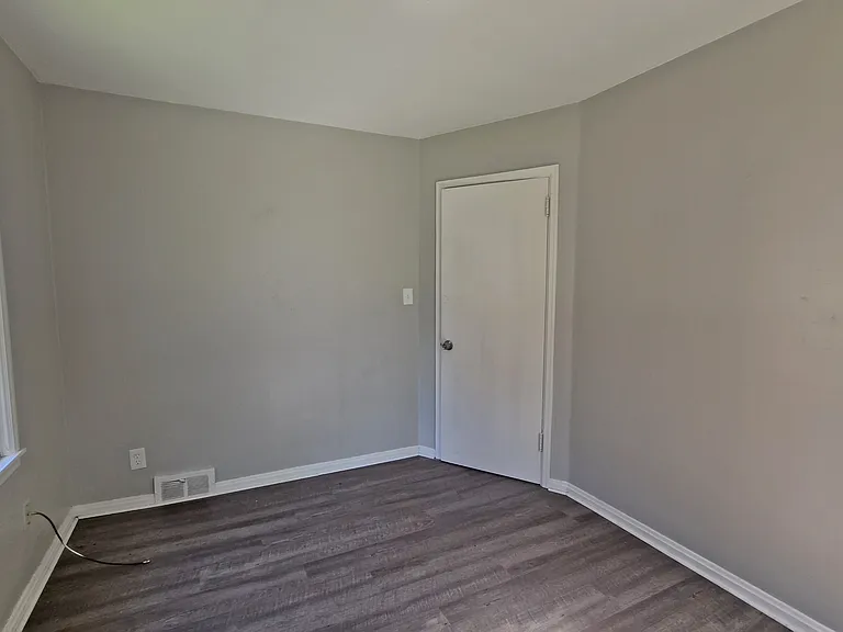 4230 Chester Dr — Photo 7