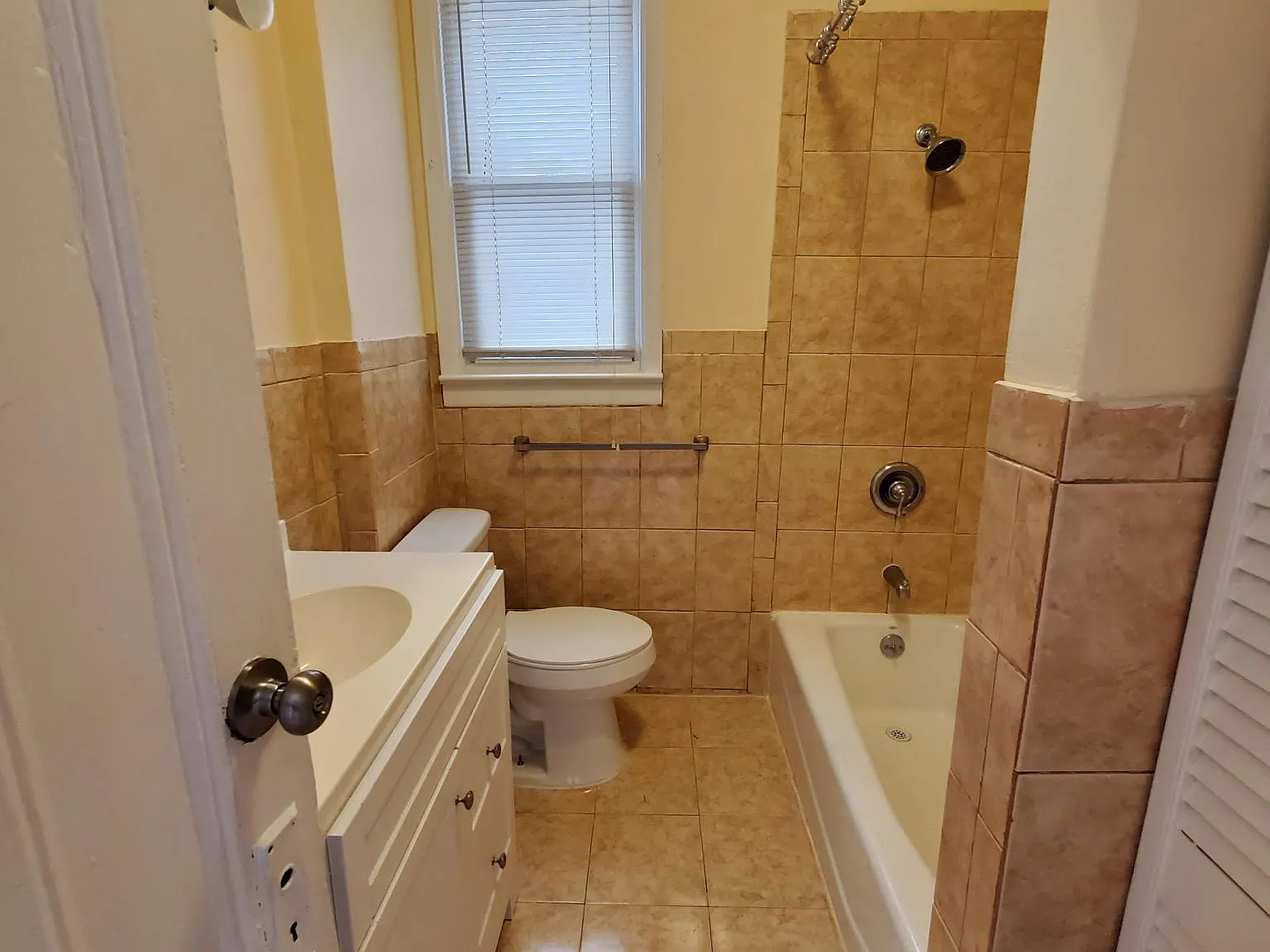 3 bed, $2,400 — Photo 3