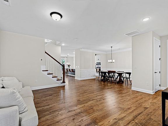 4th image of 906 Haybeck Ln