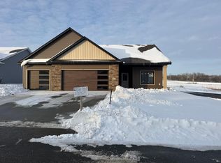102 Fairway St, Zumbrota, MN 55992