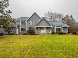 560 Embury Rd, Rochester, NY 14625