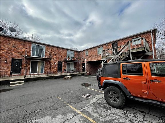 4th image of 367 Elmwood Ave
