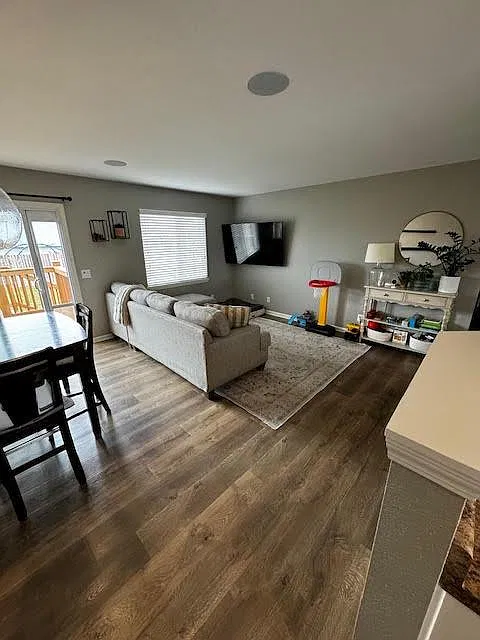 3 bed, 2.5 bath, 1556 sqft, $2,250 — Photo 4