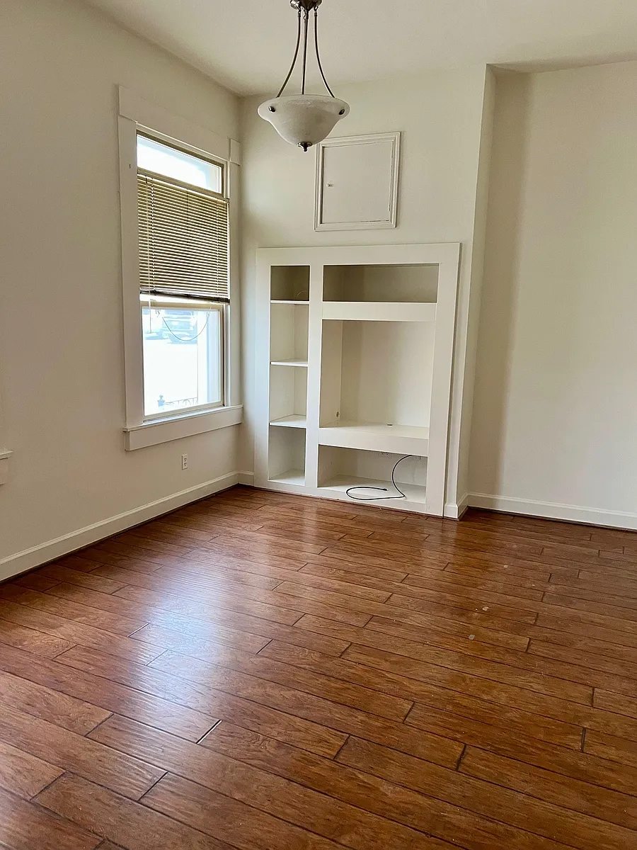 Building Photo - 160 N Mill St #2