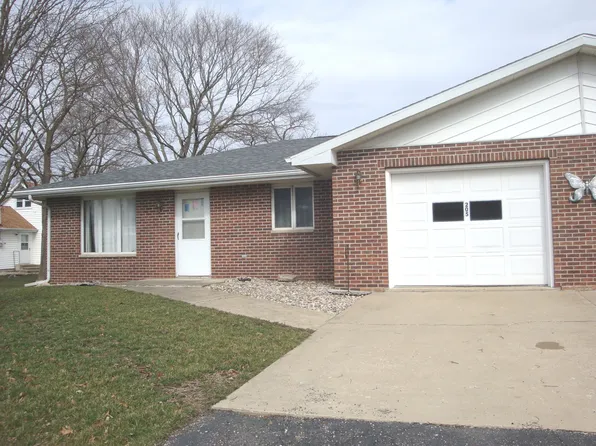 205 Martin Ave, Cissna Park, IL 60924