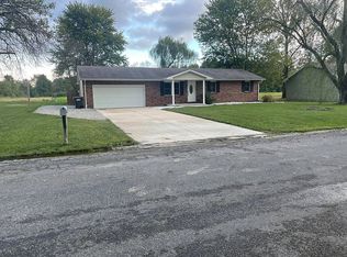 20 Courtesy Ln, Alton, IL 62002