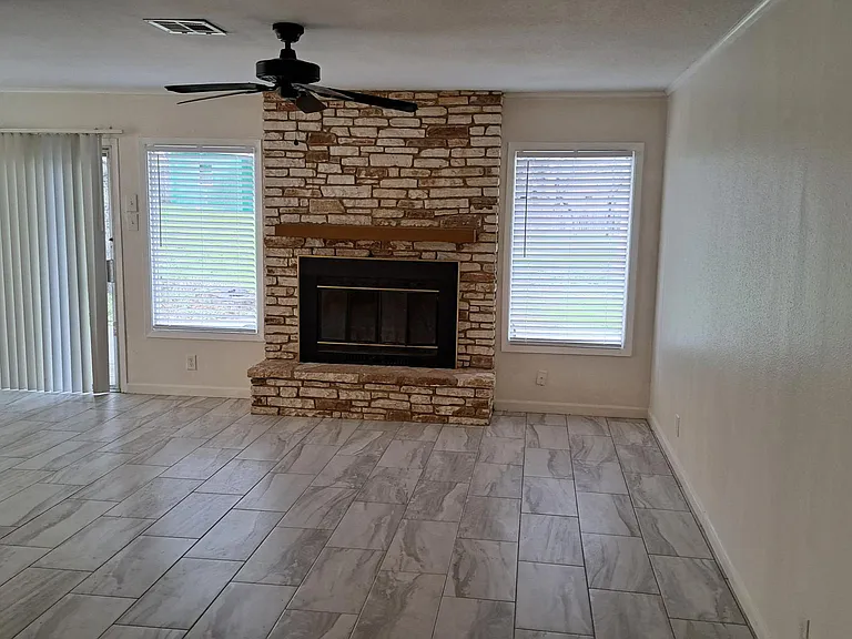 10215 Dreamland Dr — Photo 3