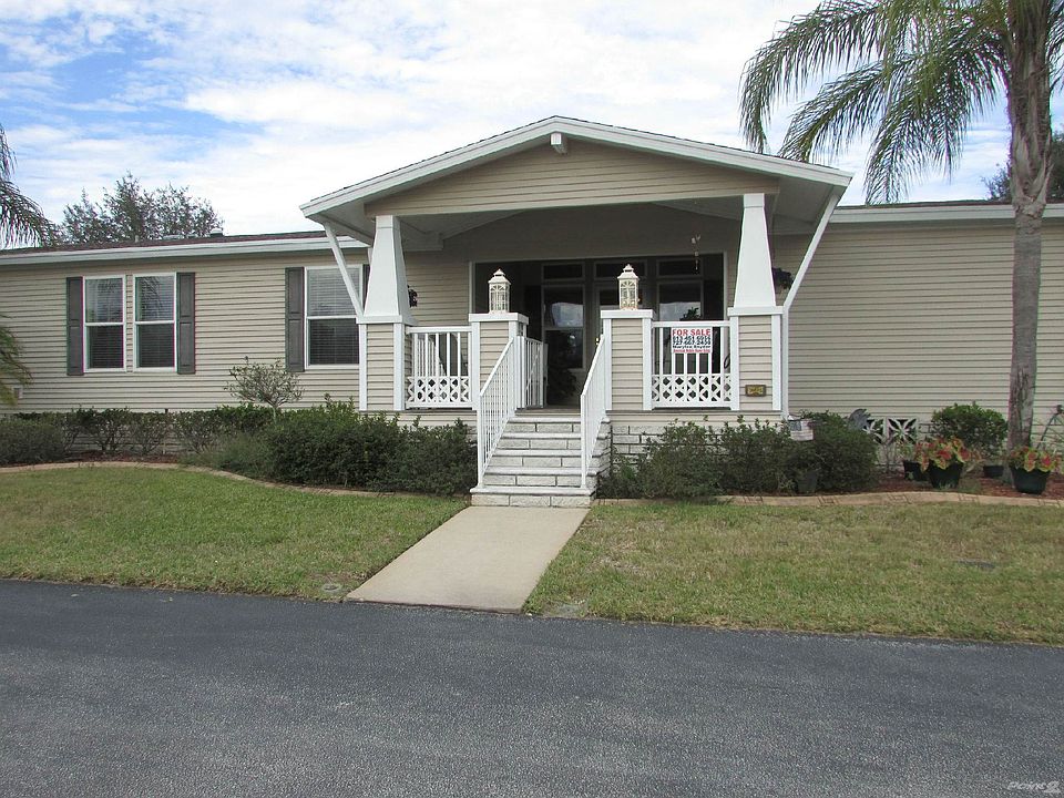 FRONT OF HOME  LARGE PORCH