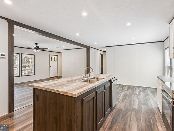 3rd image of 1052 Austin Pl SE