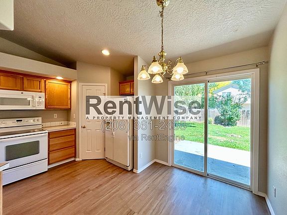 4th image of 14232 Carolina St