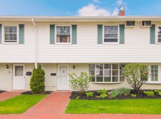 15 Meadowlawn Dr UNIT 2, Mentor, OH 44060