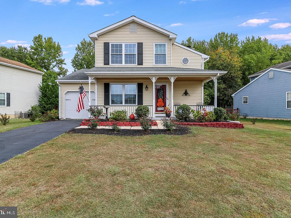 1st image of 327 Nicholas Ct