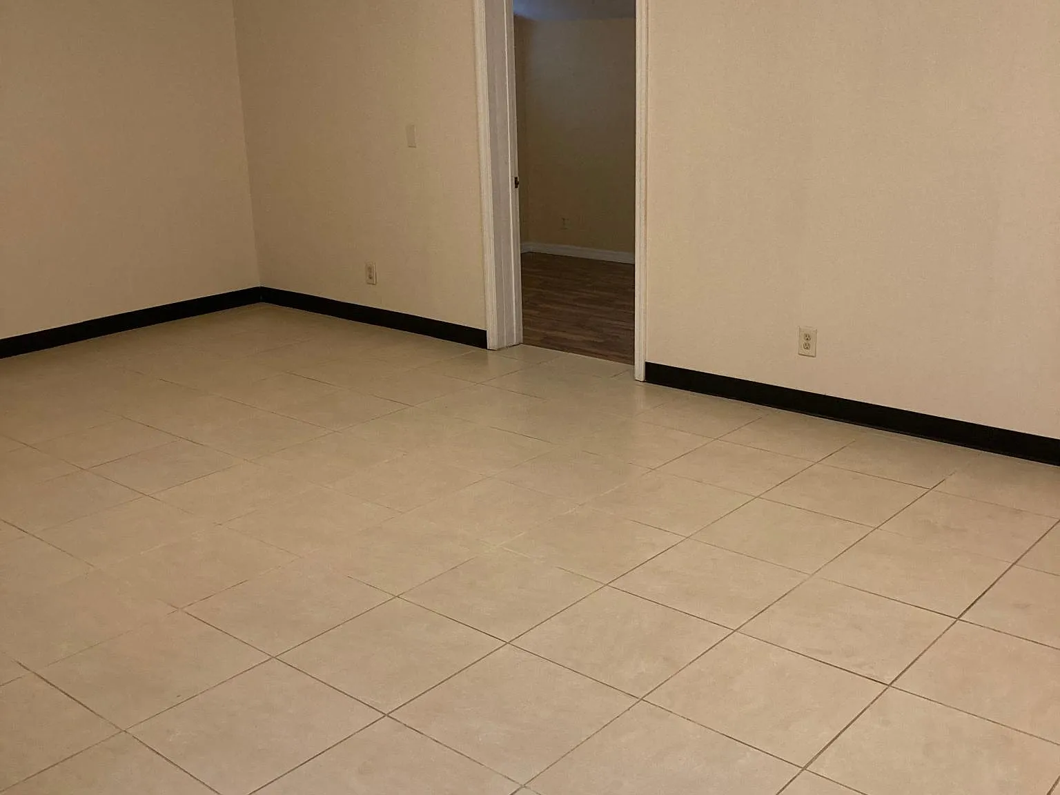 3 bed, 1184 sqft, $2,390 — Photo 4