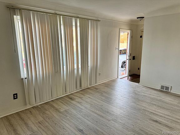3rd image of 7140 Iowa St