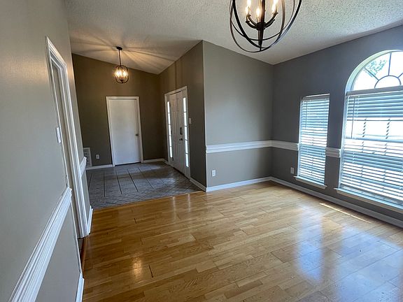5th image of 613 Aurora Oaks Dr