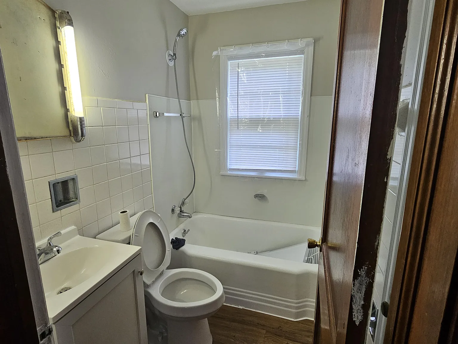 2 bed, 832 sqft, $999 — Photo 2
