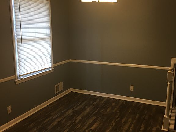 5th image of 502 Camelot Dr