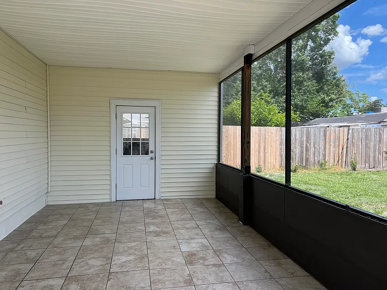1430 W Rambla St — Photo 8